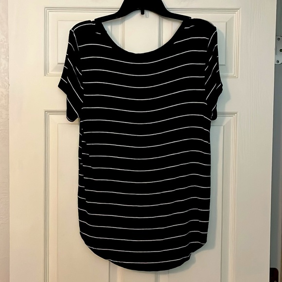 JUNIORS V NECK LOOSE FITTING TEE : SIZE LARGE - Picture 2 of 2